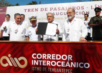 ¡Histórico! AMLO inaugura el Tren Interoceánico, uniendo Océanos y Comunidades