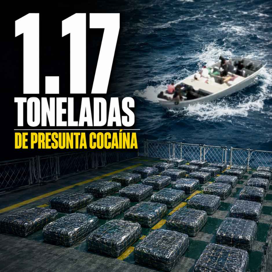 Embarcación con 1.17 toneladas de presunta cocaína interceptada por la Marina en el océano Pacífico.